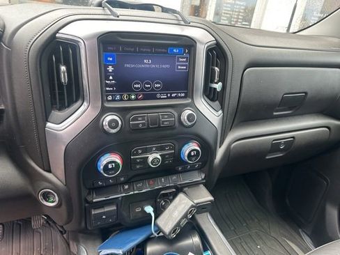 Used 2023 GMC Sierra 3500 SLT w/ SLT Convenience Package AWD/4WD image 14