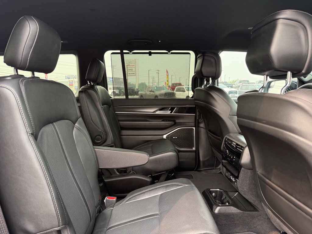 Used 2023 Jeep Wagoneer Series II w/ Convenience Group I AWD/4WD image 20
