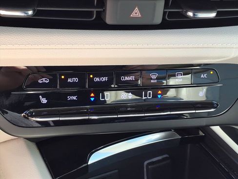 Used 2022 Buick Envision Essence w/ Technology Package I AWD/4WD image 31