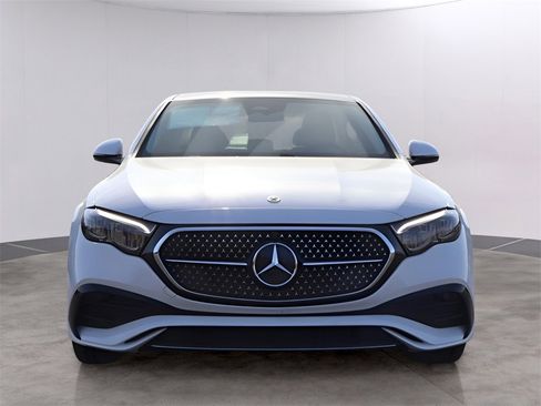 Used 2025 Mercedes-Benz E 350 4MATIC Sedan image 2