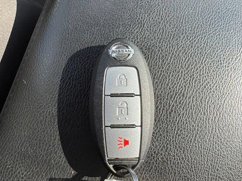 Used 2016 Nissan Rogue SV AWD/4WD image 30