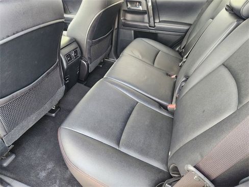 Used 2025 Chevrolet Traverse High Country FWD image 30