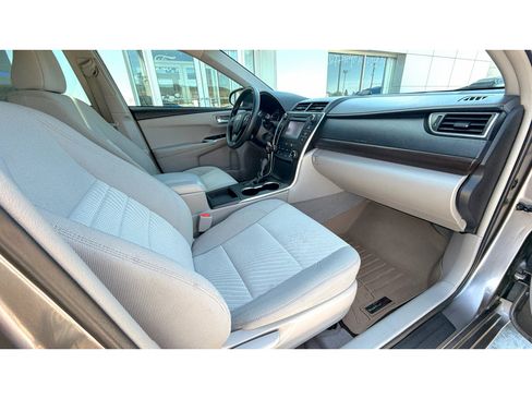 Used 2017 Toyota Camry LE FWD image 9