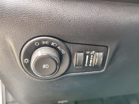 Certified 2024 Jeep Compass Limited w/ Sun and Sound Group AWD/4WD image 28