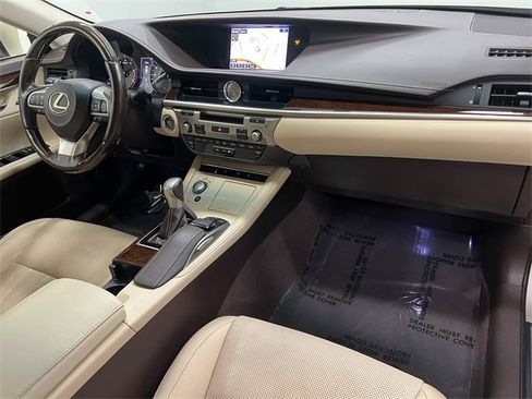 Used 2016 Lexus ES 350 w/ Luxury Package w/Wood Trim image 12