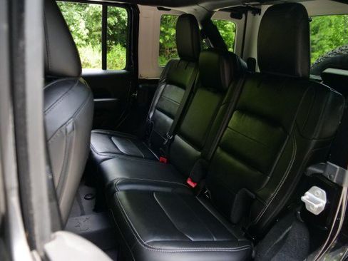 Used 2022 Jeep Wrangler Unlimited Sahara w/ Cold Weather Group AWD/4WD image 30