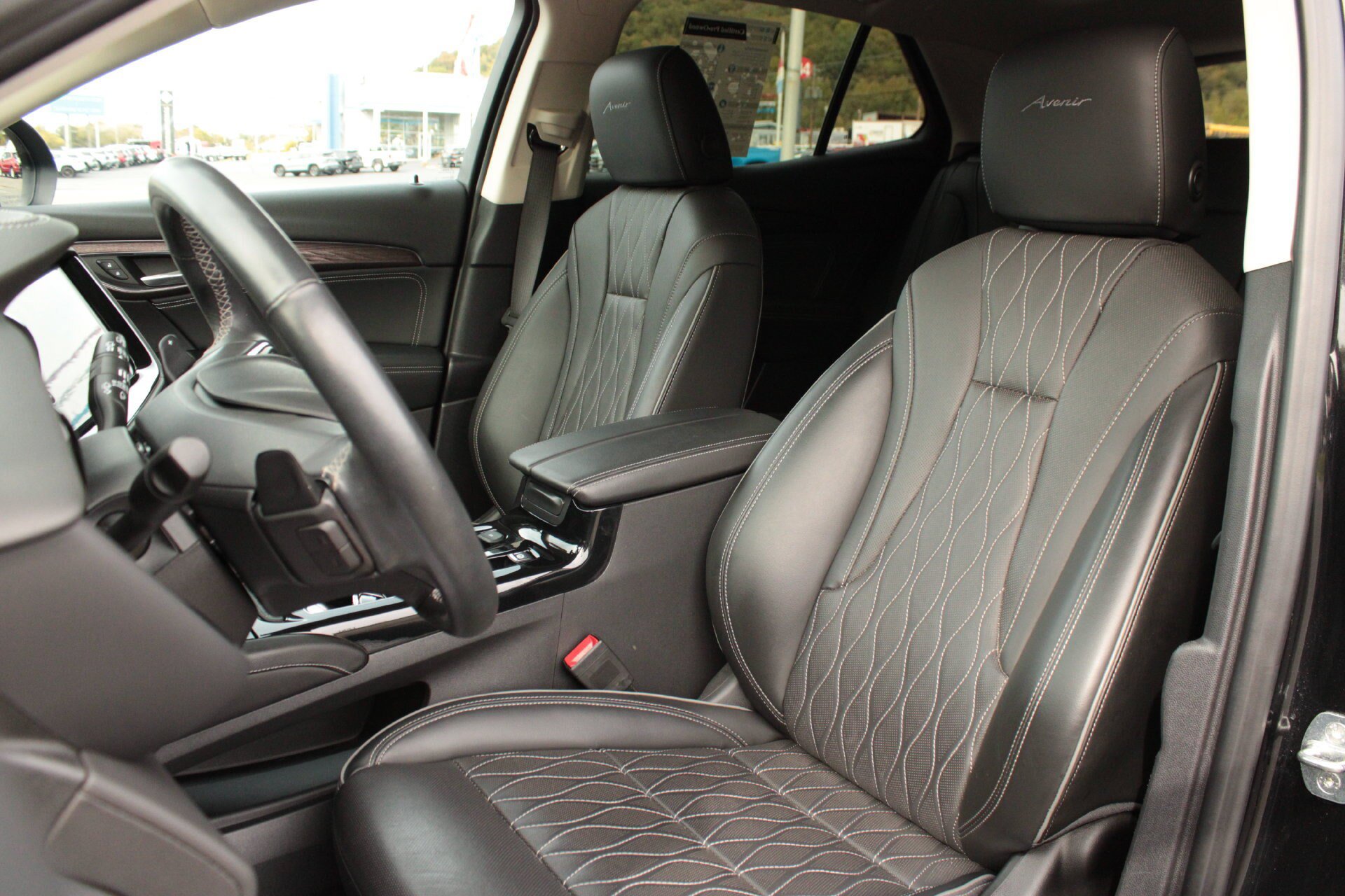 Used 2022 Buick Envision Avenir w/ Technology Package II FWD image 17