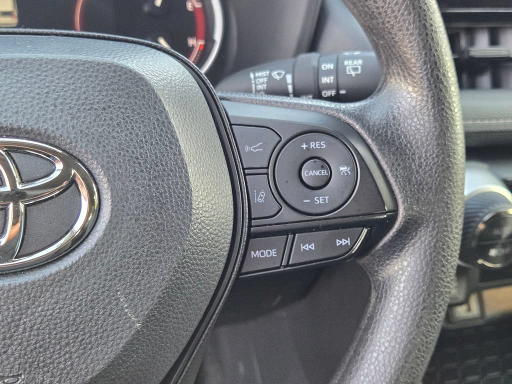Used 2025 Toyota RAV4 XLE FWD image 24