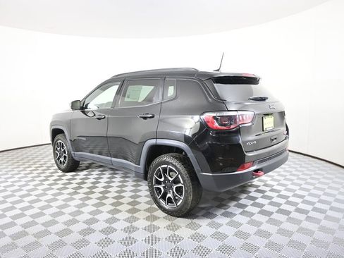 Used 2024 Jeep Compass Trailhawk AWD/4WD image 4