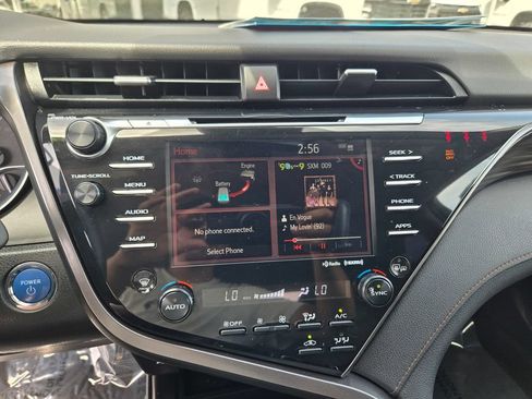 Used 2020 Toyota Camry XLE FWD image 16