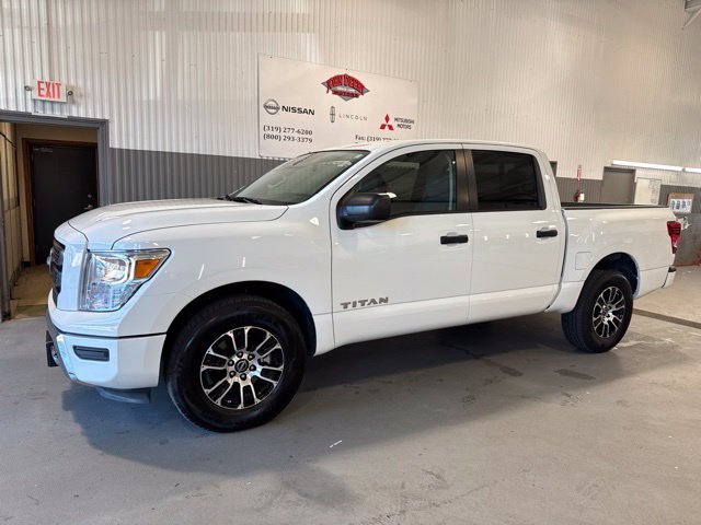 Used 2024 Nissan Titan SV AWD/4WD image 6