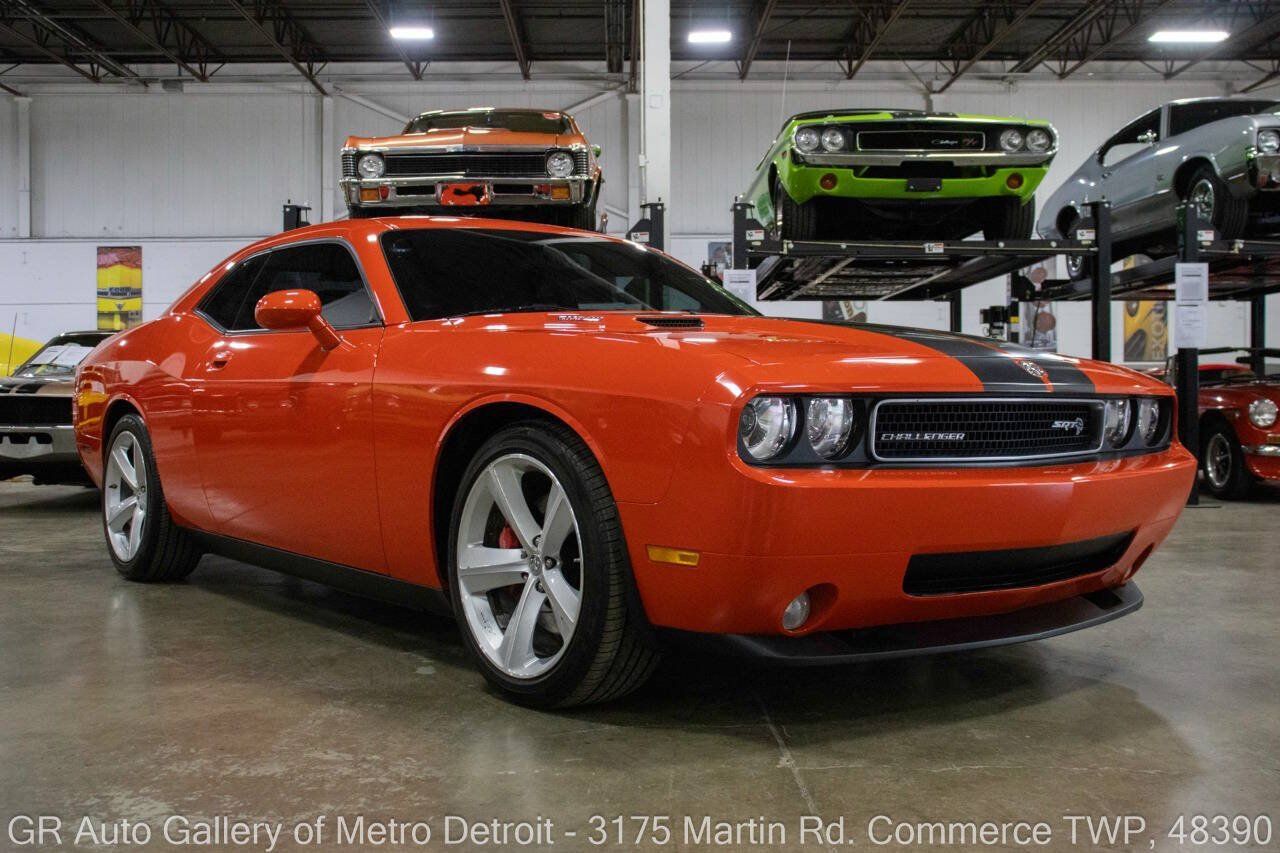 Used 2009 Dodge Challenger SRT8 w/ SRT Option Group II RWD image 10