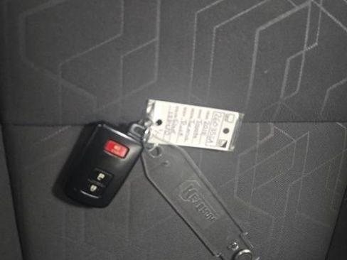 Used 2018 Toyota Tacoma TRD Off-Road w/ Technology Package AWD/4WD image 28