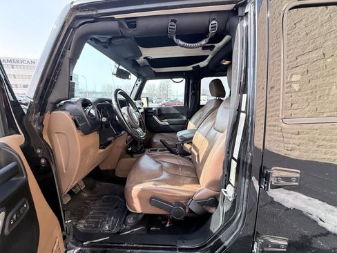 Used 2017 Jeep Wrangler Unlimited Sahara w/ Max Tow Package image 10