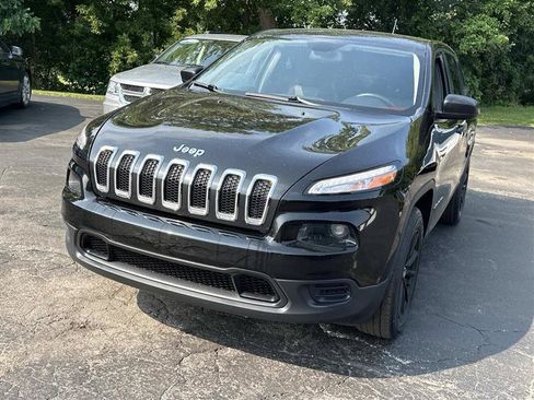 Used 2017 Jeep Cherokee Sport w/ Cold Weather Group AWD/4WD image 5