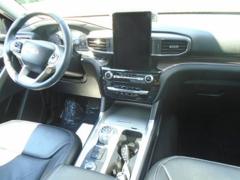 Used 2024 Ford Explorer Limited w/ Limited Technology Package AWD/4WD image 15