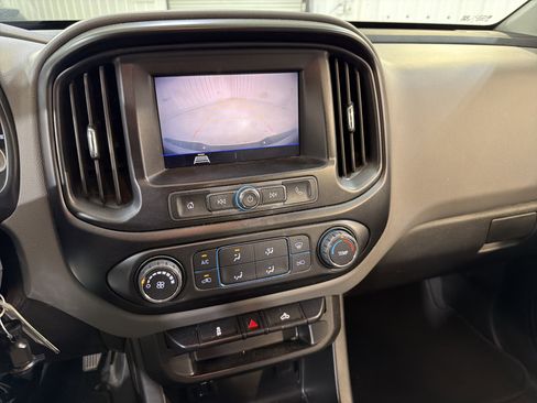 Used 2021 Chevrolet Colorado W/T w/ Custom Special Edition image 18