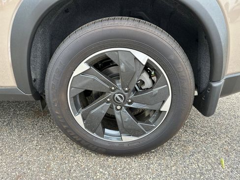 New 2025 Nissan Rogue SV w/ SV Premium Package FWD image 18