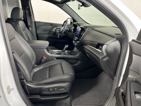 Certified 2023 Chevrolet Traverse LT FWD image 6