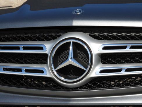 Used 2018 Mercedes-Benz GLS 450 4MATIC image 4