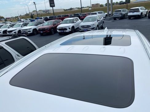 Used 2020 Buick Enclave Avenir w/ Avenir Technology Package image 22