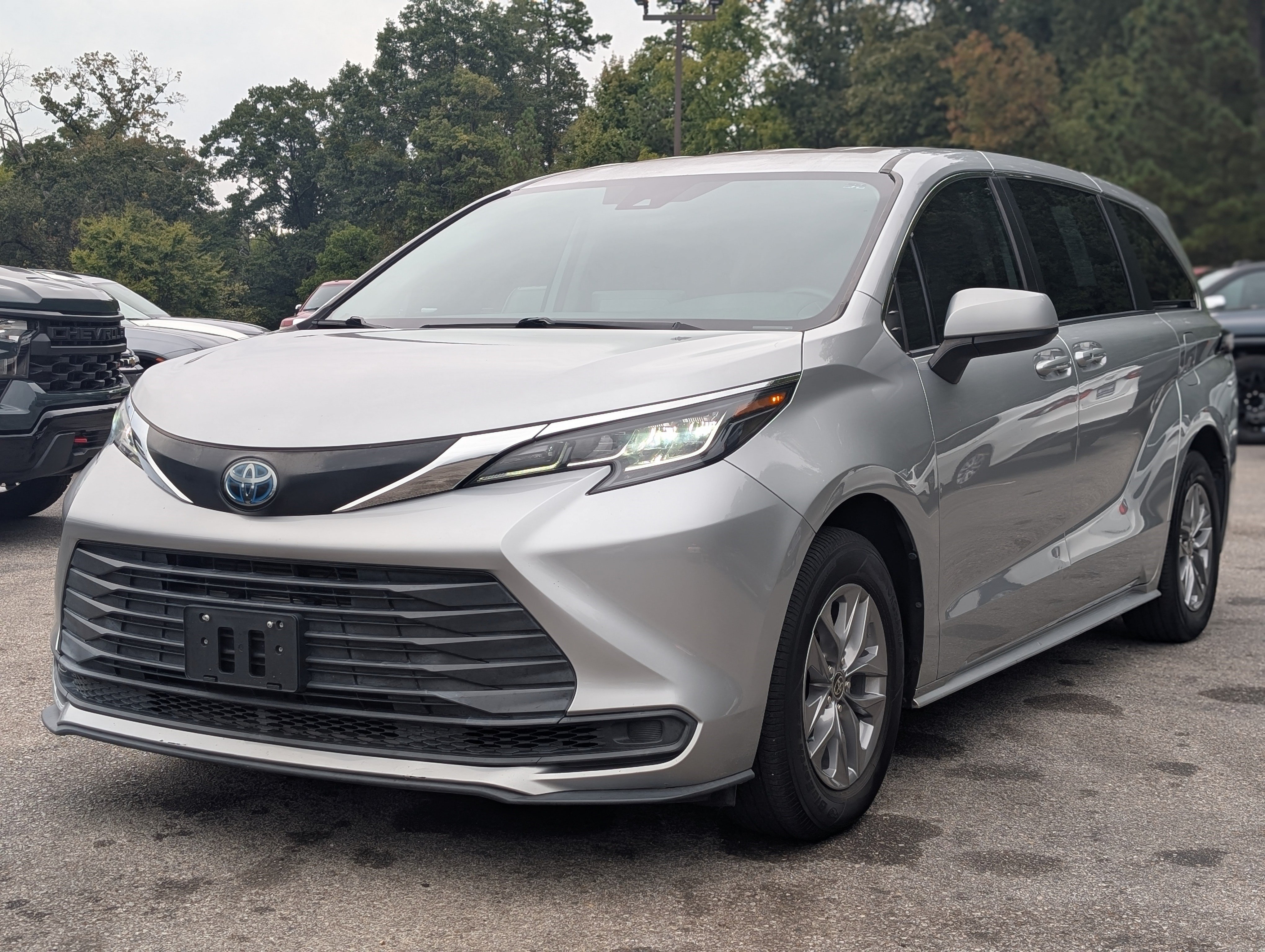 Used 2022 Toyota Sienna LE FWD image 5