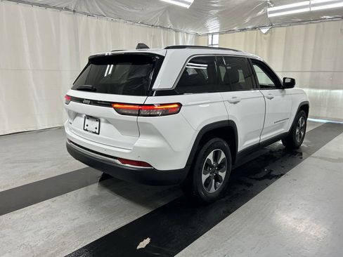 Used 2023 Jeep Grand Cherokee 4WD 4xe image 2