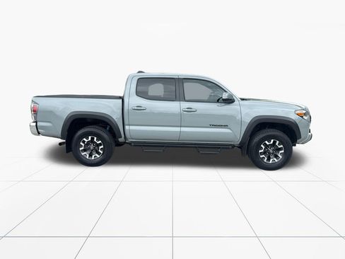 Used 2020 Toyota Tacoma TRD Off-Road AWD/4WD image 9