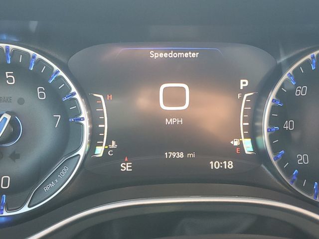 Used 2025 Chrysler Pacifica Select FWD image 21