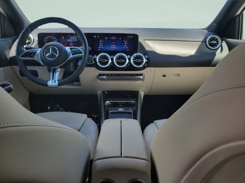 Certified 2025 Mercedes-Benz GLA 250 image 12