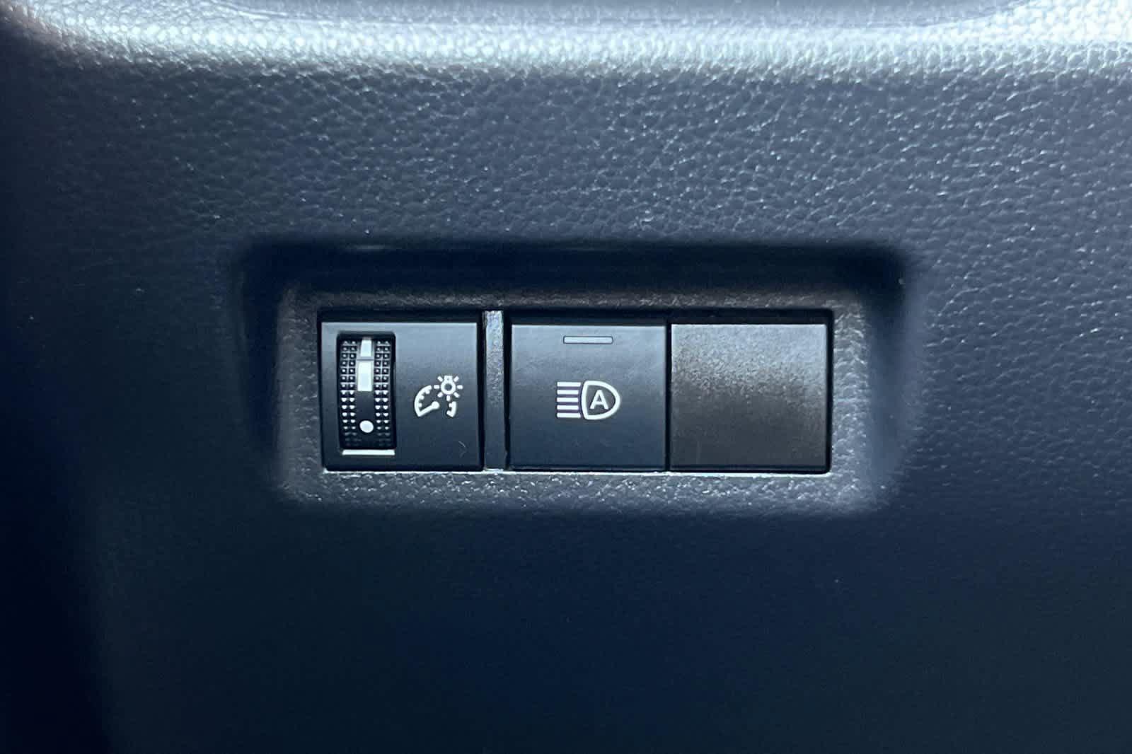 Certified 2021 Toyota RAV4 LE FWD image 28