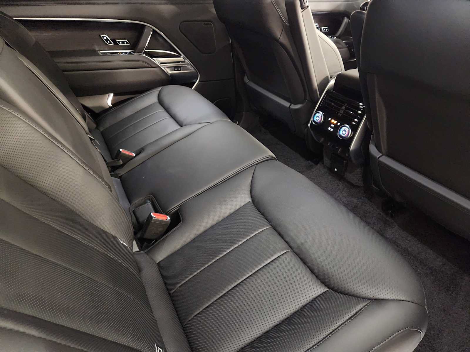 New 2026 Land Rover Range Rover Long Wheelbase SE AWD/4WD image 51