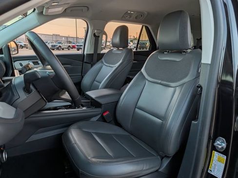 Used 2025 Ford Explorer Active w/ Active Comfort Package AWD/4WD image 22