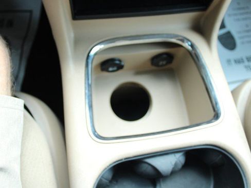 Used 2015 Dodge Grand Caravan SXT FWD image 25