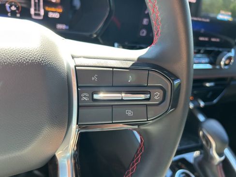 Used 2025 Chevrolet Colorado Z71 w/ Technology Package image 21