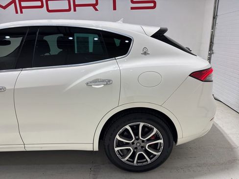 Used 2021 Maserati Levante Base image 8