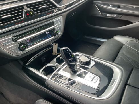 Used 2018 BMW 740i w/ M Sport Package RWD image 17