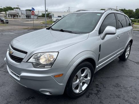 Used 2014 Chevrolet Captiva Sport LT w/ Convenience Package FWD image 3