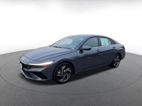 Used 2025 Hyundai Elantra SEL image 8