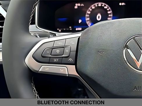 Used 2025 Volkswagen Taos SE w/ Panoramic Sunroof Package image 19