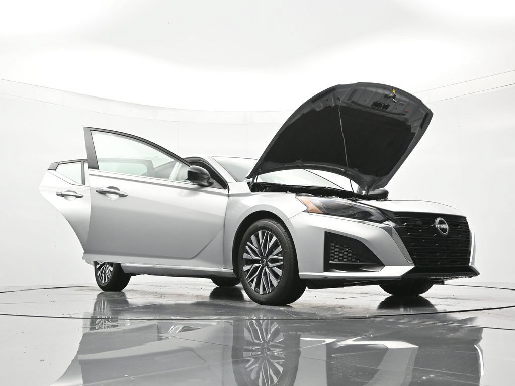 Certified 2025 Nissan Altima 2.5 SV FWD image 49