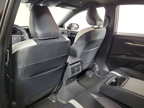 Used 2025 Toyota Camry SE FWD image 11