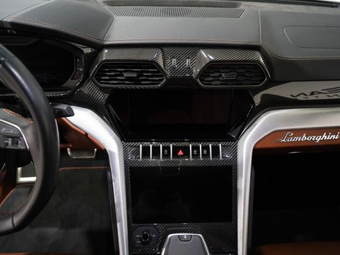 Used 2021 Lamborghini Urus AWD/4WD image 11