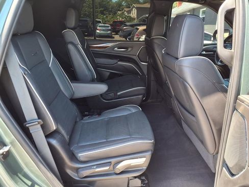 Used 2024 Cadillac Escalade Premium Luxury RWD image 16