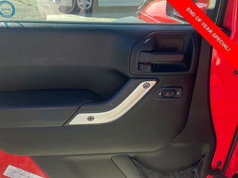 Used 2013 Jeep Wrangler Unlimited Sahara w/ Dual Top Group image 18