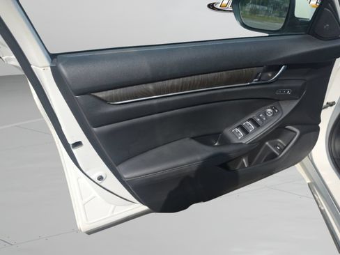 Used 2020 Honda Accord Touring image 12