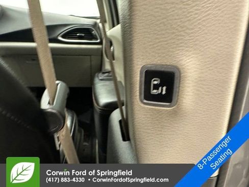 Used 2018 Chrysler Pacifica Touring-L image 16