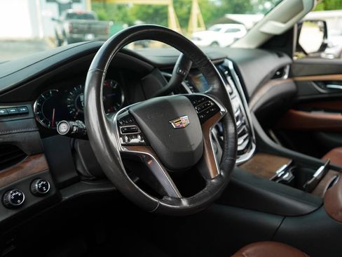 Used 2019 Cadillac Escalade Premium Luxury AWD/4WD image 6