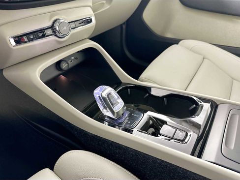 Used 2025 Volvo XC40 B5 Plus w/ Protection Package Premier image 13