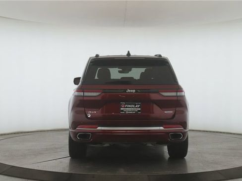 Used 2024 Jeep Grand Cherokee Summit w/ Luxury Tech Group V image 11